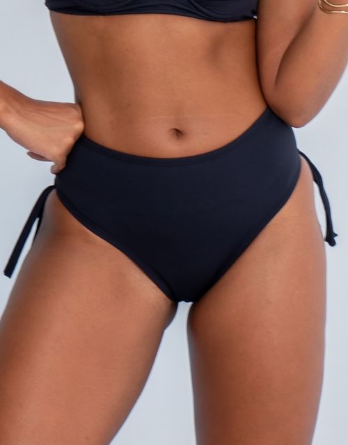 B010C-Calcinha sunquíni com lateral larga e bumbum amplo.