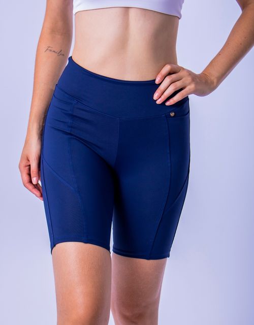 F316 - Short com recortes e bolso.