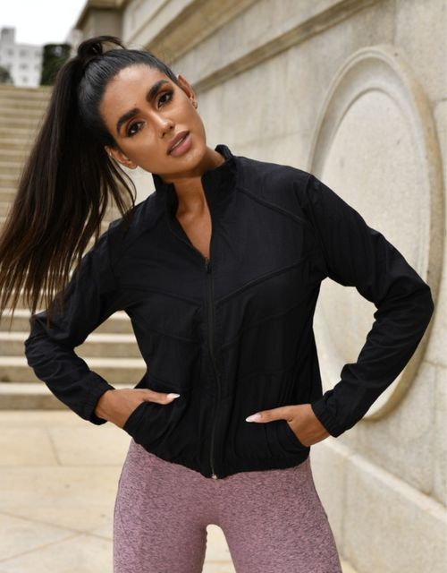 F239 - Jaqueta Fitness em Tactel com Frisos - Estilo e Funcionalidade para Seus Treinos.