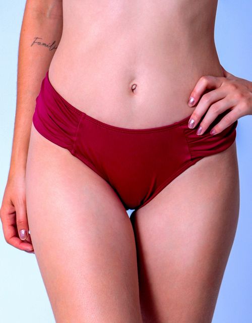 B074c - Calcinha lateral larga e bumbum largo.