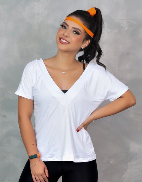 F430 - Blusa manga curta estilo camiseta (soltinha) com decote v nas costas e frente.