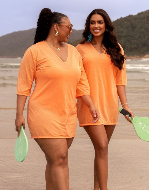 B453 - Saída de Praia Curta Fechada Vestido - Charme e Conforto para Dias de Sol.