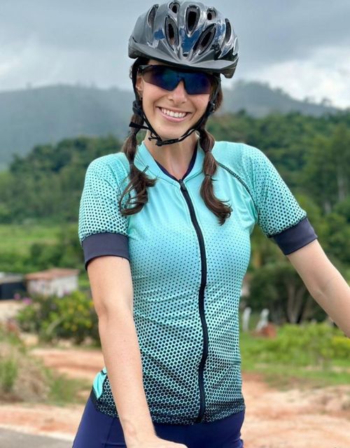 Camisa de Ciclismo Feminina com Manga Curta F334 - Estilo e Desempenho em Cada Pedaço