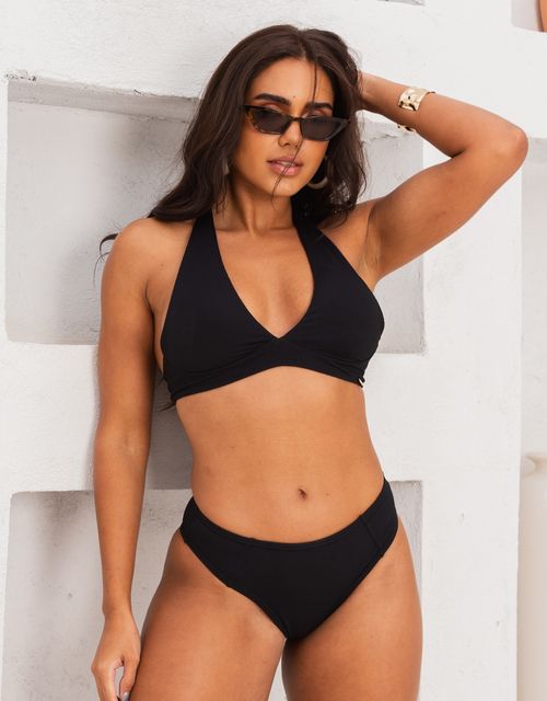 B531 - Conjunto sutiã estruturado com base e calcinha tanga rebatida na frente.