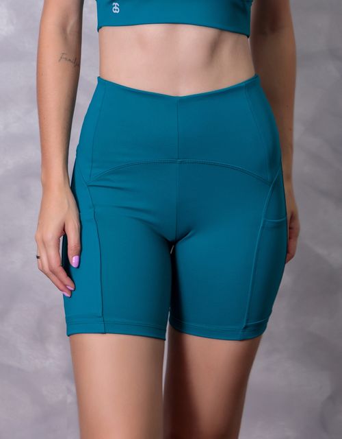F365 - Short meia coxa cos alto com bolso lateral.