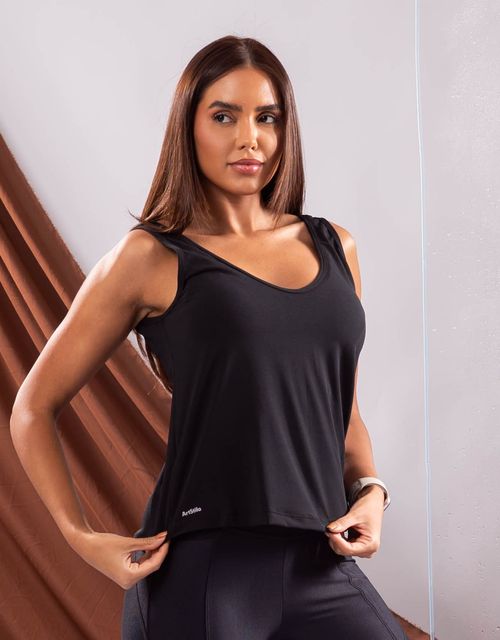 F377 - Regata decote em V nas costas.