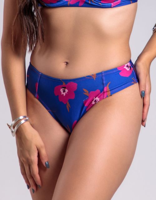 B514 - Calcinha lateral media e bumbum medio (tanga), rebatido na frente.