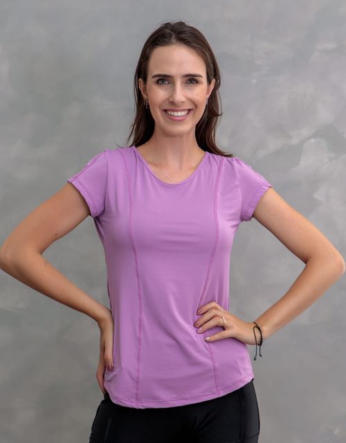 F330 - Blusa manga curta estilo camiseta (soltinha), com decote em v nas costas e detalhe em ponto trançado.
