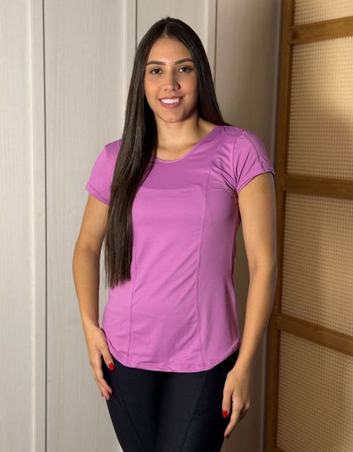 F330 - Blusa manga curta estilo camiseta (soltinha), com decote em v nas costas e detalhe em ponto trançado.