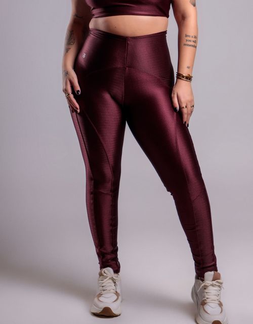 F280G - Legging fitness com recortes, tecido glossy.