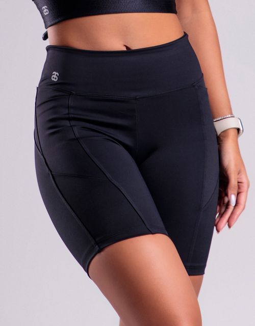 F316 - Short com recortes e bolso.
