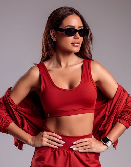 F480 - Top reforçado com decote em v nas costas.