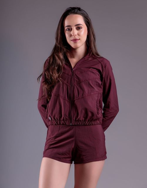 F239 - Jaqueta corta-vento fitness em tactel com bolsos.