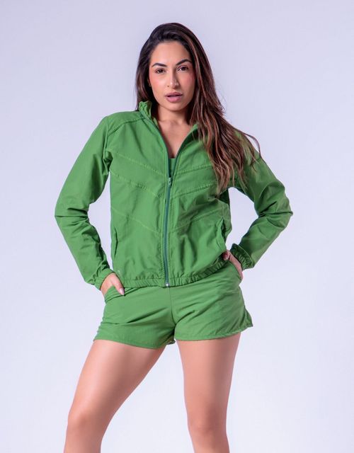 F239 - Jaqueta corta-vento fitness em tactel com bolsos.