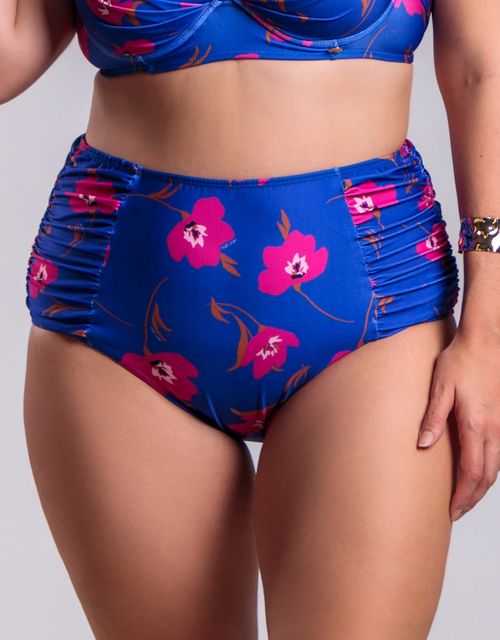 B096 - Calcinha hot pant bumbum largo, franzida na lateral.