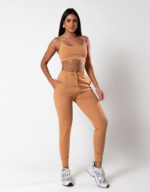 Top com alças finas e bojo removível + calça jogger com cordão