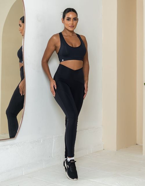 Top nadador com bojo removível + legging com recortes e cós alto