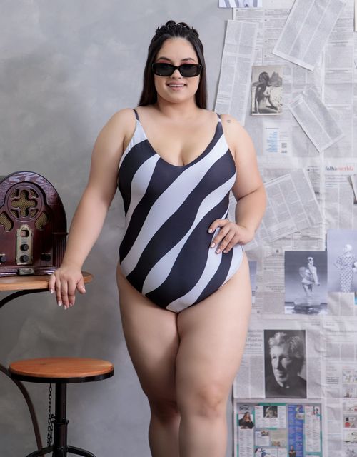 B458 - Maio com bojo removivel ou sem bojo, bumbum medio (tanga),decote quadrado nas costas.