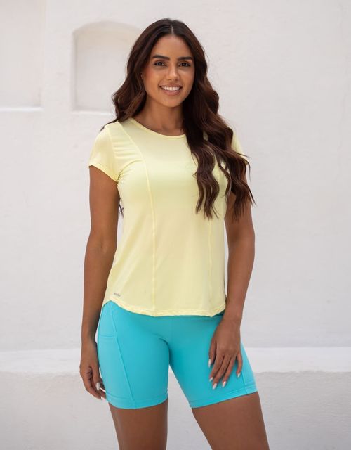 F330 - Blusa manga curta estilo camiseta (soltinha), com decote em v nas costas e detalhe em ponto trançado.