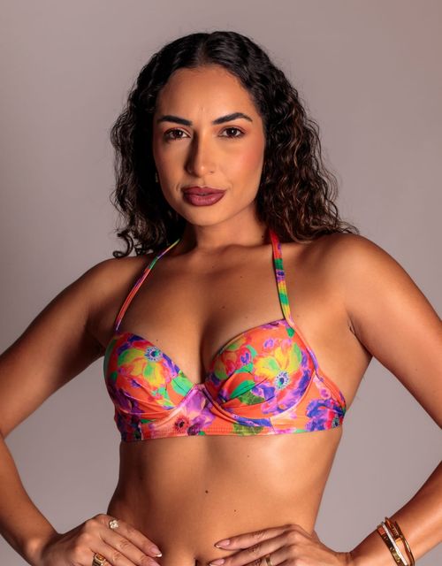 B085- Sutiã estruturado com bojo, alças finas e base.