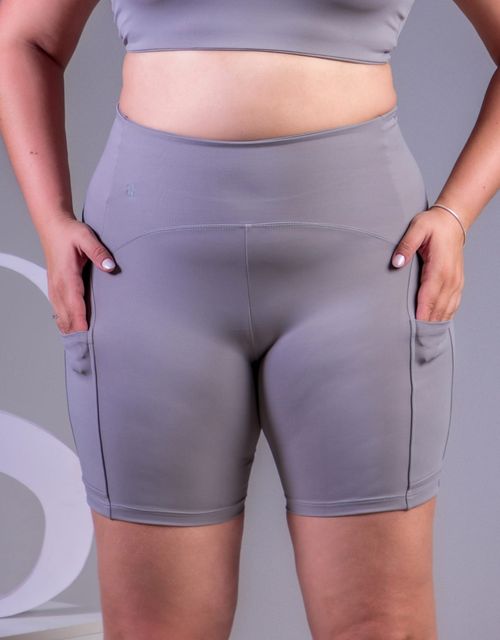 F365 - Short meia coxa cos alto com bolso lateral.